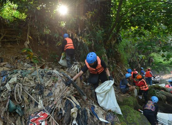 Dukung Pemulihan Ekosistem Sungai, PGN angkut 7,9 ton sampah dari Sungai Ciliwung