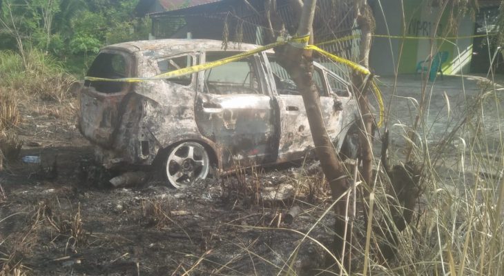 Sati Unit Mobil Diduga Milik Bandar Narkoba Dibakar Massa