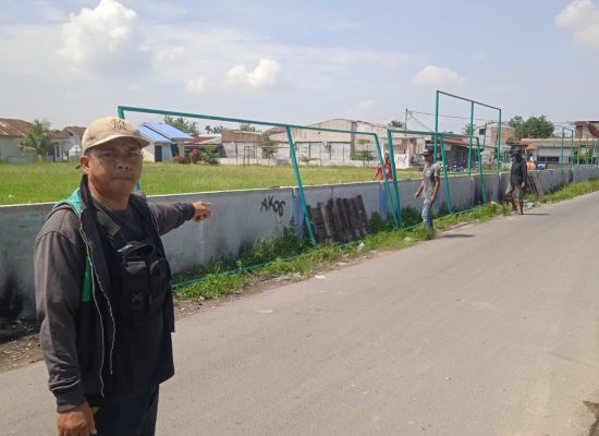 Kepala Desa Cinta Rakyat Langgar Undang Undang Desa Nomor 3 Tahun 2024 Hingga Diprotes Warga, Lebih Penting Pagar Besi Ketimbang Drainase