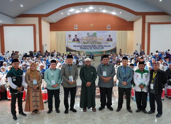 359 Jemaah Haji Kloter 12 Tiba di Tanah Air, Disambut Ketua PPIH Debarkasi Medan dan Anggota DPD RI