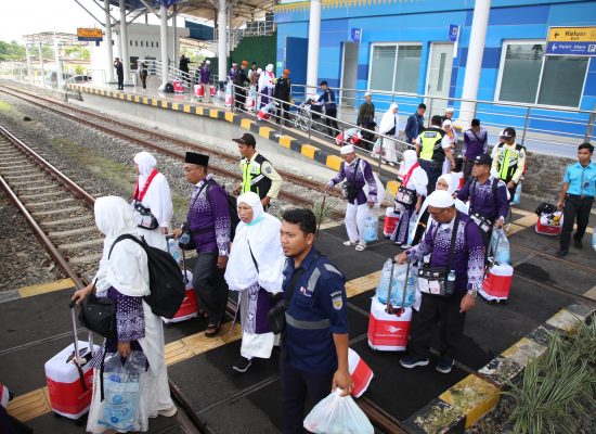 KAI Divre I Kembali Layani Kepulangan Jemaah Haji Kabupaten Labuhanbatu dengan Kereta Api Menuju Rantauprapat
