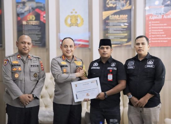 Media Sahabat Polri News Berikan Penghargaan Untuk Kapolresta Banda Aceh