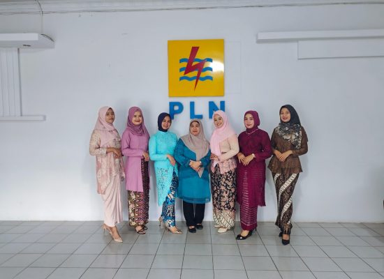 Memperingati Hari Kebaya Nasional, Srikandi PLN UP3 Padangsidimpuan Kawal Kelistrikan