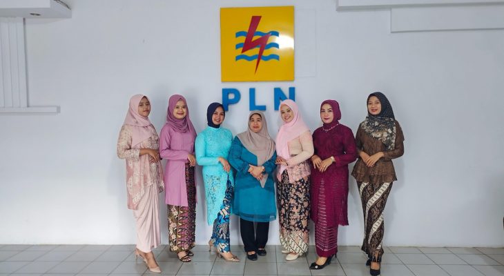 Memperingati Hari Kebaya Nasional, Srikandi PLN UP3 Padangsidimpuan Kawal Kelistrikan