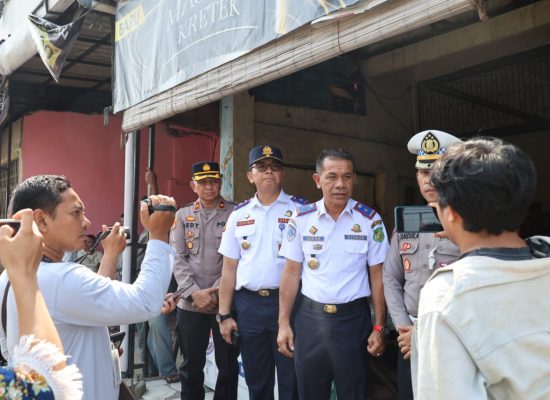 Turun langsung pada Penertiban Lalu lintas di Jalan Jamin Ginting, Kadishub Sumut Dorong Operator Angkutan Patuhi Aturan Pool