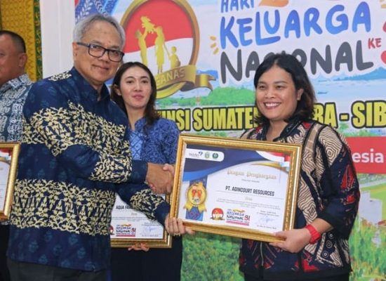 Atas Perannya Sebagai BAAS, PT Agincourt Resources Terima Penghargaan dari BKKBN RI