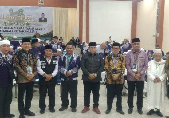 110 Jama’ah Haji Keloter 25 Deberkasi Medan TibaDi Tanah Air