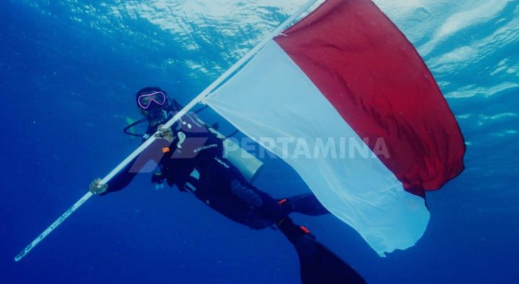 Meriahkan HUT ke-79 Kemerdekaan RI, Pertamina Gelar Pengibaran Bendera Bawah Laut Hingga Pemberian Beasiswa