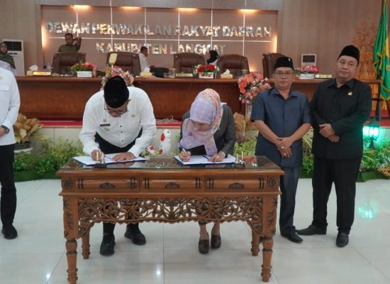 Pj. Bupati Langkat Faisal Hasrimy Hadiri Paripurna Pengesahan Perda Bangunan Gedung Dan RPJPD 2025 – 2045