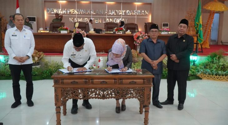 Pj. Bupati Langkat Faisal Hasrimy Hadiri Paripurna Pengesahan Perda Bangunan Gedung Dan RPJPD 2025 – 2045