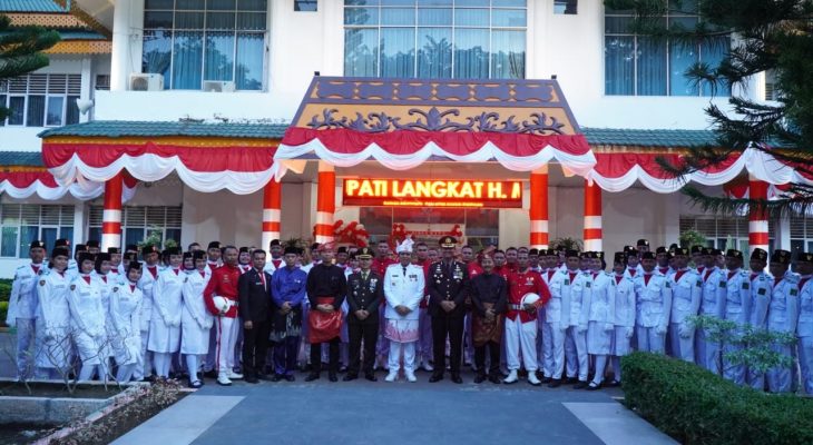 Pj. Bupati Langkat Faisal Hasrimy Hadiri Aubade bersama ribuan Masyarakat: Momentum Khidmat Akhiri Peringatan HUT ke – 79 RI