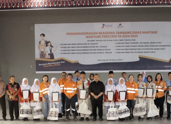 Tambang Emas Martabe Anugerahkan Ratusan Beasiswa Pelajar  Senilai Hampir 5 Miliar