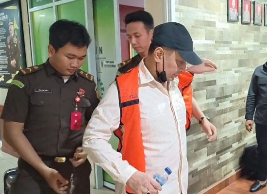 Kejagung Serahkan Eks Kakanwil Bea Cukai Riau ke Kejari Pakan Baru, Terkait Korupsi Impor Gula