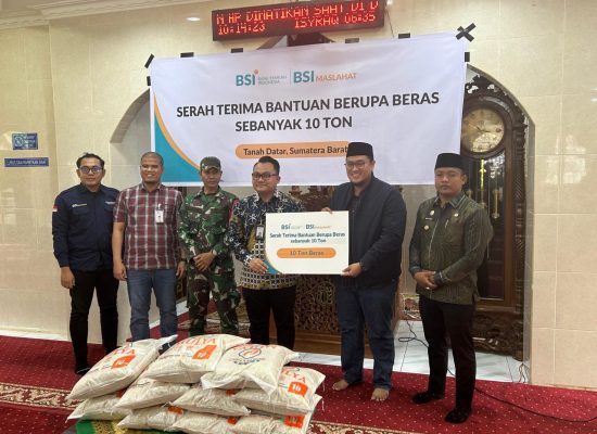 BSI Maslahat Salurkan Bantuan 10 Ton Beras di Kabupaten Tanah Datar, Padang