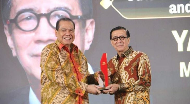 Terima Penghargaan CNN Indonesia Awards 2024, Yasonna H Laoly : Ini Betul-betul Surprise dan Membanggakan saya dan jajaran