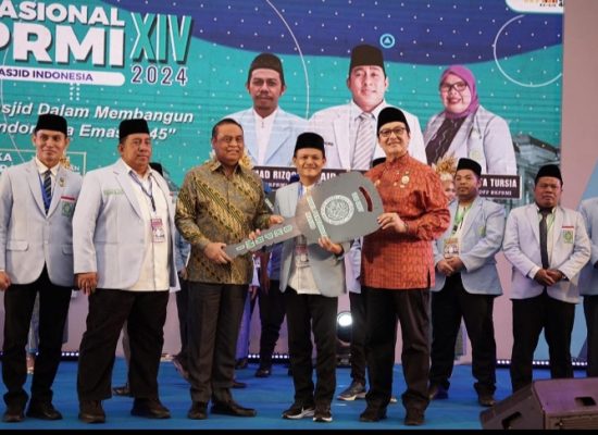 Prabowo Subianto Serahkan Bantuan 100 Unit Mobil Pemelihara Masjid Saat Munas BKPRMI di Medan
