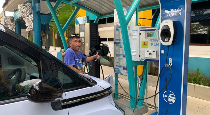 Peran BUMN Dalam Kemerdekaan RI, Pengguna Kendaraan Listrik Rasakan Kemudahan Isi Daya di SPKLU