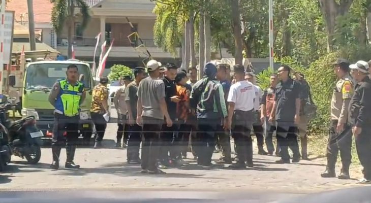 Developer Dianggap Arogan, Warga Perumahan Darmo Hill Surabaya Tutup Pintu Keluar Perumahan