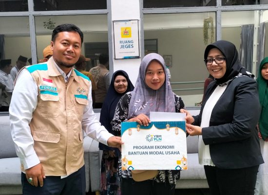 Kinerja 5 Tahun BUMN di Bawah Kepemimpinan Erick Thohir: PLN UP3 Padangsidimpuan Salurkan Bantuan Modal Usaha
