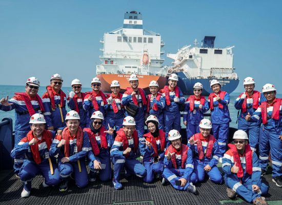 Kunjungi Terminal LNG FSRU Lampung, Asosiasi Industri Jadi Saksi Penyaluran LNG