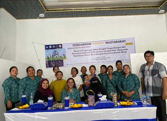 Tim Unimed Ajak Warga Desa Rumah Gerat Daur Ulang Sampah Jadi Alat Permainan Edukatif