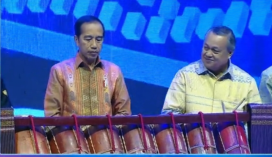 Jokowi Minta OJK dan BI Tingkatkan Keamanan Sektor Keuangan Digital