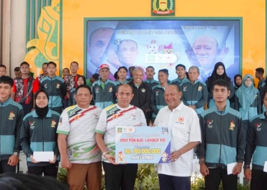 Pj. Bupati Langkat Faisal Hasrimy Lepas 78 Atlet ke PON XXI 2024: Komitmen Beri Reward untuk Atlet Berprestasi