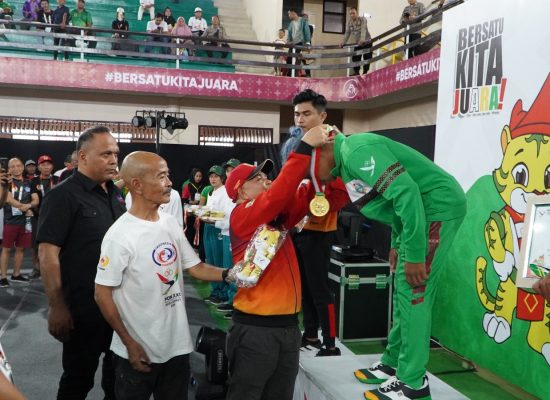 Pj. Bupati Langkat Serahkan Medali kepada Juara Cabor Sambo PON XXI Aceh-Sumut 2024: Prestasi Gemilang Atlet Nasional