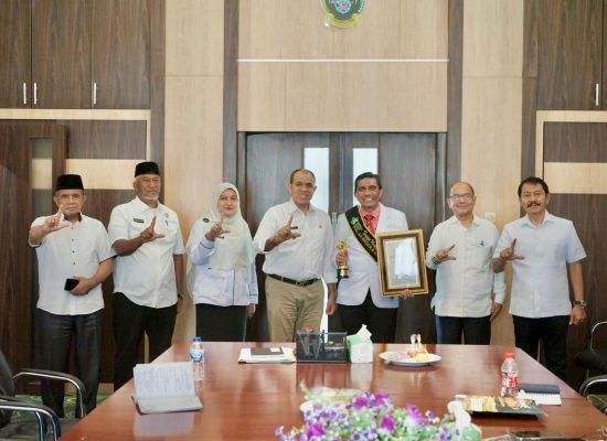 Pj Bupati Langkat Apresiasi dr. Agus Salim sebagai Tenaga Medis Teladan Nasional: Bukti Pengabdian Tanpa Batas