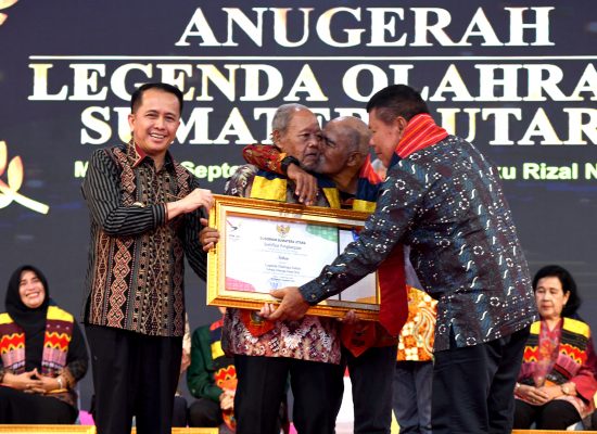 Agus Fatoni Beri Penghargaan kepada Para Legenda Olahraga Sumut