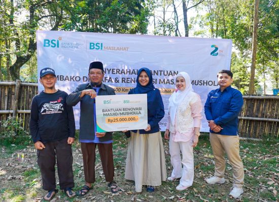 BSI Maslahat Berbagi Sembako Dan Bantuan Renovasi Masjid Dalam Perjalanan Kemaslahatan di Kaki Gunung Lawu