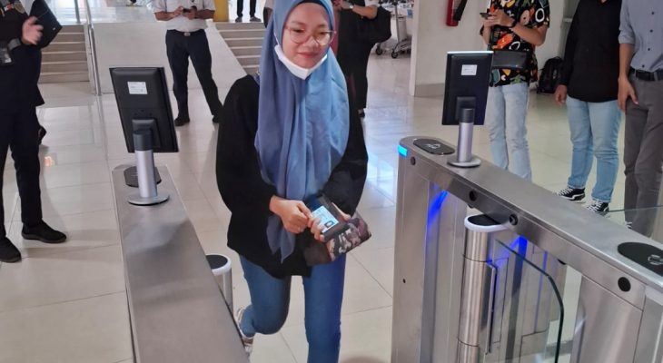 Divre I Ujicoba Teknologi Face Recognition Boarding Gate di Stasiun Medan