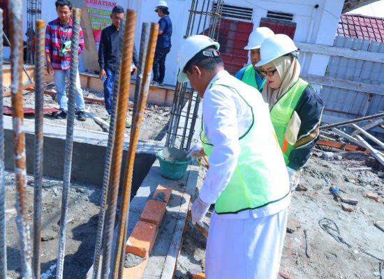 Walikota Tanjungbalai Lakukan Peletakan Batu Pertama Pembangunan Gedung UTDRS Di RSUD Dr. Tengku Mansyur Kota Tanjungnbala