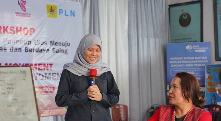 Srikandi Movement PLN: Women Support Women Penenun Ulos di Hari Pelanggan Nasional