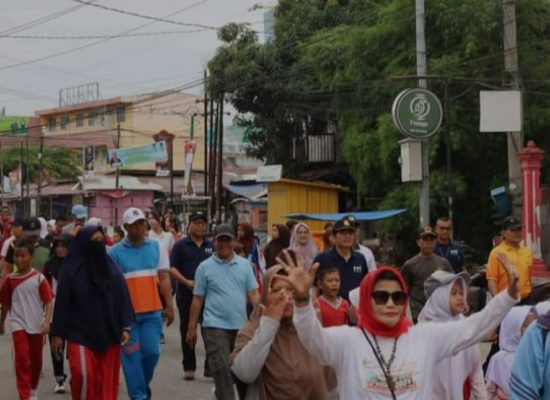 Peringati HUT RRI Ke – 79 Dan Haornas 2024 Walikota Tanjungbalai ikuti Gerak Jalan Sehat