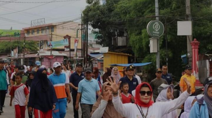 Peringati HUT RRI Ke – 79 Dan Haornas 2024 Walikota Tanjungbalai ikuti Gerak Jalan Sehat