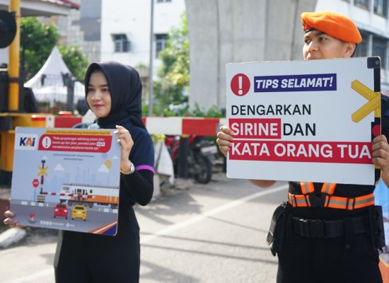 KAI Divre I SU Bersama Satlantas Polrestabes Medan Gelorakan Taat Berlalu Lintas di Perlintasan Sebidang