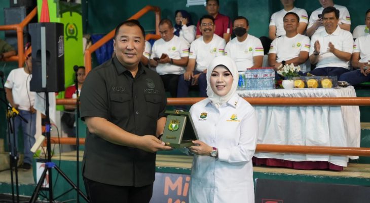 Kajati Jatim, Mia Amiati Buka Kejuaraan Bulutangkis Piala Kajati Jatim 2024