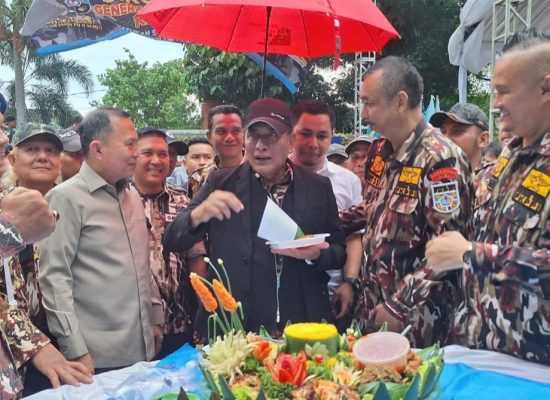 Letjen TNI (Purn) Edy Rahmayadi Potong Tumpeng HUT GM FKPPI ke 46 : “Kita Bukan Kaleng Kaleng, Jika Mengganggu, Ribak Sude!”