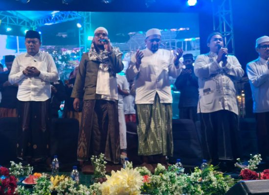 Aliansi Madura Indonesia Getarkan Serambi Ampel Dengan Sholawat