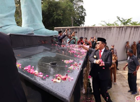 Pjs Bupati Toba Ajak Masyarakat Jadikan Pahlawan Revolusi D.I. Panjaitan Sebagai Teladan Pembangunan