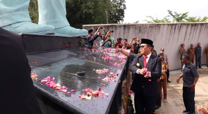Pjs Bupati Toba Ajak Masyarakat Jadikan Pahlawan Revolusi D.I. Panjaitan Sebagai Teladan Pembangunan