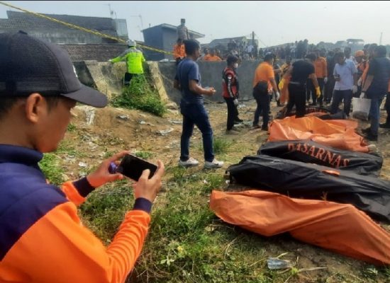7 Jenazah Ditemukan Mengapung di Kali Bekasi!