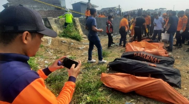 7 Jenazah Ditemukan Mengapung di Kali Bekasi!