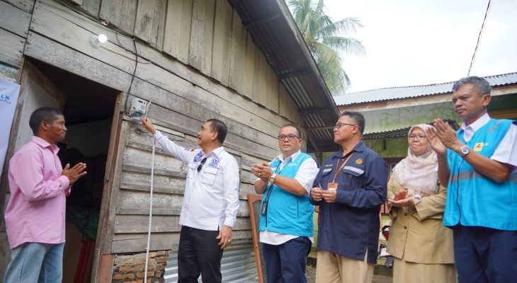 PLN UID Sumatera Utara Sambungkan Listrik Warga Tidak Mamp