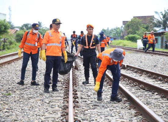 KAI Divre I Sumut Gelar Aksi Bersih Lintas di Sepanjang Jalur Medan-Bandar Kalipah