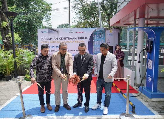 Dukung Ekosistem Kendaraan Listrik, PLN UID Sumatera Utara  Resmikan SPKLU Kemitraan di Hotel Santika Dyandra Medan