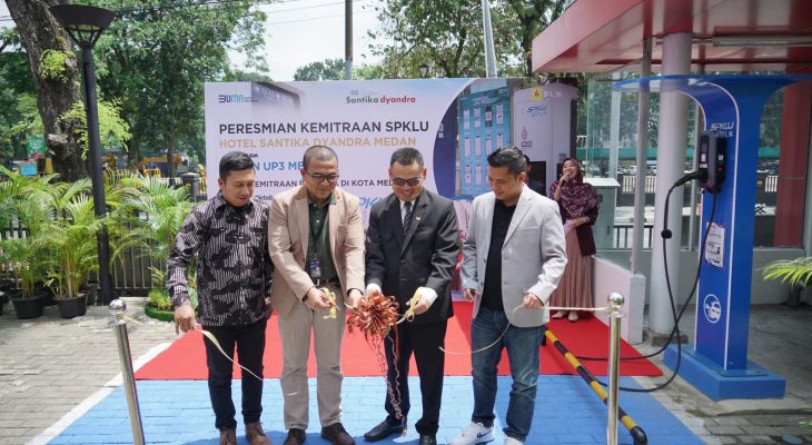Dukung Ekosistem Kendaraan Listrik, PLN UID Sumatera Utara  Resmikan SPKLU Kemitraan di Hotel Santika Dyandra Medan