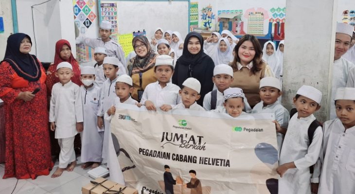 Penuh Kehangatan, Pegadaian Bagi Bagi Nasi Kotak