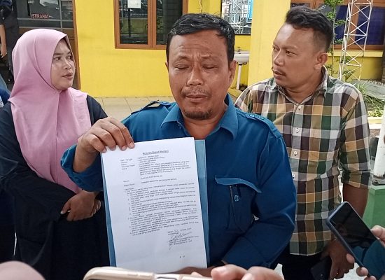 Puluhan Warga Geruduk Kantor Camat Medan Timur, Tagih Janji Camat?